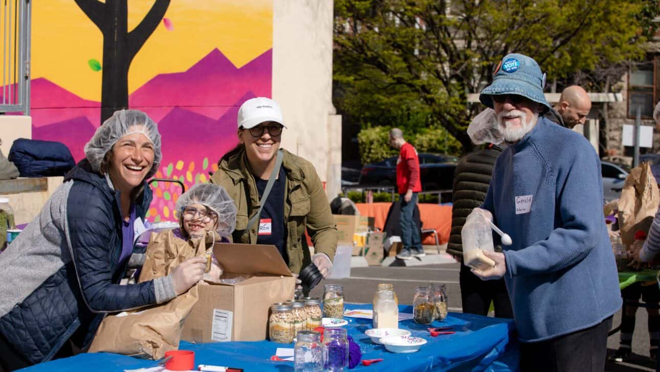 edcjcc volunteering group outside.