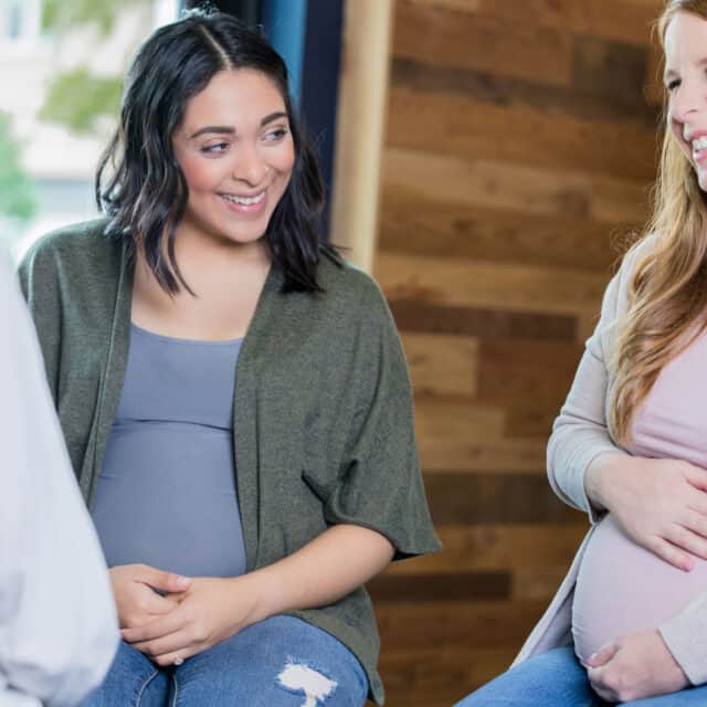Group of pregnant women discussing pregnancy